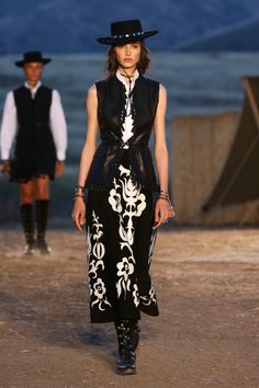 Ralph Lauren Western Style Cowgirl Chic, Western Chic Outfits Dressy, Formal Western Wear Woman, Western Gala, Modern Western Fashion, Western Chic Fashion, Dior Cruise, Looks Country