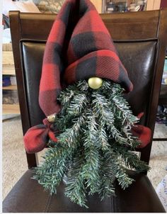 Dollar Tree Christmas Tree, Thanksgiving Table Decor Ideas, Tree Gnome, Creative Christmas Crafts, Thanksgiving Table Decor, Table Decor Ideas, Dollar Tree Christmas, Fall Halloween Crafts, Christmas Tree Ideas