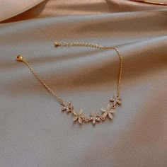 Cheap Summer Rose Gold Jewelry, Copper Chain Bracelet, Delicate Gold Bracelet, Gold Bracelet Simple, Fancy Jewelry Necklace, Pretty Jewelry Necklaces, Lucky Bracelet, Gold Rings Fashion, Delicate Flowers