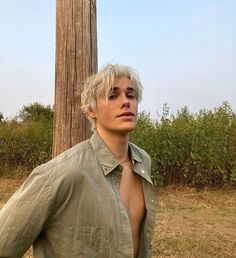 Platinum Blonde Hair Men, White Hair Men, Bleached Hair Men, Short Platinum Blonde Hair, Rowan Whitethorn, Men Blonde Hair, Blonde Dye, Dyed Hair Men, Blonde Hair Boy