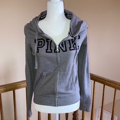 Vs Pink Limited Edition Full Zip Hoodie Size Small New Without Tags Preppy Wallpapers, Pink Outfits Victoria Secret, Kitty Clothes, Hello Kitty Clothes, School Fit, Handbag Essentials, Victoria Secret Hoodies, Pink Vs, Pink Victoria Secret