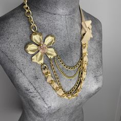 Picturing The Fashion Costume Signed Jewelry Long Chunky Statement Necklace Gold Tone By Ann Taylor Loft Unworn With Tags Attached By Ann Taylor Loft ** Length: 20" At The Shortest And 26" At The Longest With 3" Extension ** Condition: Unworn With Tags Attached As Shown * I Provide Quick Shipping From A Clean Smoke-Free Home *** Inventory: Bag 38 10203 Don't Miss This Necklace Beads Resin Boho Trendy Versatile Perfect For Contemporary Career Wear Spring Gold Necklaces With Flower Decoration, Handmade Beige Necklace For Party, Gold Metal Flower Necklace For Party, Gold Necklaces With Flower Decoration For Spring, Gold Bohemian Flower Necklace For Party, Gold Flower Necklace For Party, Elegant Gold Flower Necklace For Spring, Handmade Gold Flower Necklace For Party, Beige Party Jewelry For Spring