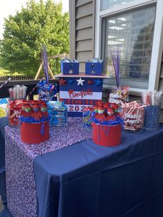 the table is set up with patriotic decorations and gifts for everyone to have on hand