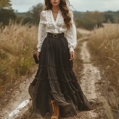 Country Cowboy Outfits, Old England Fashion, Country Skirts, Lace Long Skirt Outfit, Boho Style Women, Boho Womens Outfits, Highland Games Outfit Women, Modern Bohemian Fashion, Folklore Style