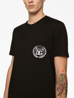 embroidered-logo cotton T-shirt from DOLCE & GABBANA featuring crew neck, embroidered logo, short sleeves, straight hem, black and cotton.This piece fits true to size. We recommend you get your regular sizeModel is 1,84m / 6ft 1in wearing size 48 (IT) Dolce Gabbana T Shirt, Men Logo, Black Tunic Tops, Latest Fashion Design, Sweatpants Shorts, Dolce And Gabbana Man, Unique Designers, Dolce & Gabbana, Cotton T Shirt