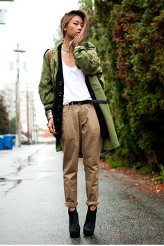 Love the olive green jacket Olive Green Jacket Outfit, Outfit With Boots, Green Jacket Outfit, Baggy Jacket, Terrarium Moss, Khaki Pants Outfit, Vintage Military Jacket, Boyish Outfits