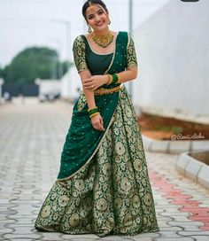 Brocade Half Saree, Banarasi Half Saree Lehenga, Green Pattu Lehenga, Lahanga Blouse Design Latest, Green And Pink Half Saree, Green Banarasi Lehenga, Mehandi Look, Green Half Saree