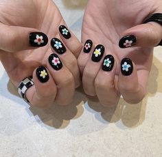 Black Nails Flowers, Flower Nails Black, Black Nails With Flowers, Korean Gel Nails, Gel Nails Black, Nail Inspo Gel, Nails Flower, Wow Nails, Aesthetic Korean