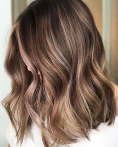 Thick Brown Hair With Subtle Highlights Color Melt, Balayage Color, Caramel Highlights, Brown Balayage, Brown Highlights, Round Faces