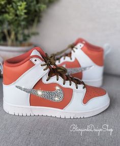 Swarovski Nike, Shoes Customized, Bling Shoes, High Sneakers, Dunk High, Nike Dunk High, Sneakers Athletic, Nike Shoes Women, Custom Sneakers