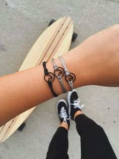 Pura Vida Bracelets x @jasminmanzano Bracelets Summer, Wave Bracelet, Pura Vida Bracelets, Beach Bracelets, Summer Bracelets, String Bracelet, Cute Bracelets, Jewelry Inspo, Cute Jewelry