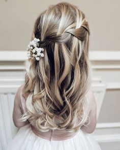 33 Charming And Easy Flower Girl Hairstyles ❤ flower girl hairstyles half up with waterfall braid hannahblinkohairstylist #weddingforward #wedding #bride #flowergirlhairstyles Flower Girl Wedding Hair, Junior Bridesmaid Hair, Wedding Hairstyles For Girls, Kids Hairstyles For Wedding, Girls Updo, Communion Hairstyles, Hairstyles For Wedding, Toddler Hairstyles Girl, Waterfall Braid