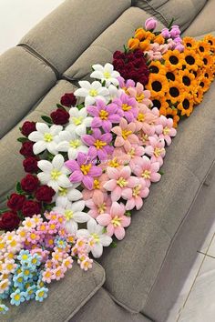 Lilies, daisies, sunflowers, tulips on my sofa (colorful handmade flowers) Pipe Cleaner Art, Seni Resin, Clean Flowers, Piping Flowers, Diy Paper Flowers