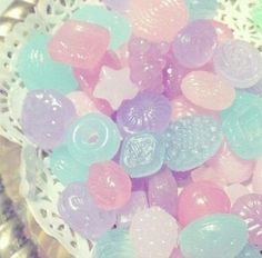 there are many different colored candies in the bowl