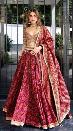 Outfit Layout Ideas, Bridesmaid Dress Ideas, Beautiful Lehenga, Lehenga Design, Indian Bride Outfits