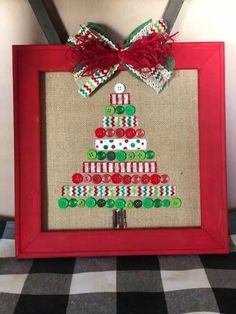 Button And Ribbon Crafts, Xmas Frames Ideas, Small Plaques Ideas, Button Art Christmas Tree, Christmas Framed Art, Button Trees Christmas, Button Christmas Trees, Christmas Crafts With Buttons, Button Crafts To Sell