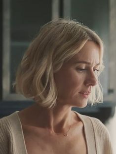 Naomi Watts Hair In The Watcher, Naomi Watts Hair Short, Naomi Watts Bob, Naomi Watts The Watcher, Short Wavy Haircuts, Wavy Haircuts, Short Blonde Hair