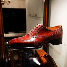 Red Oxford Mens Leather Wingtip Shoes, Handmade Dress Formal Shoes on Storenvy Yohei Fukuda, Gents Hats, Japan Night, Quality Leather Boots, Wingtip Shoes, Custom Design Shoes, Man Shoes, Bespoke Shoes, Handmade Dress