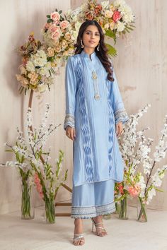 Oasis Statement Dupatta, Cut Work Embroidery, Designer Outfit, Outfits Woman, Pakistani Dresses Casual, Cutwork Embroidery, Simple Pakistani Dresses, Designer Outfits, Stitching Details