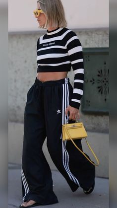 STREET STYLE 2024 FALL Outfit Inspo Athleisure, Street Wear 2024, Sunday Chill Outfit, Athleisure Fits, Winter Chill Outfits, Look Adidas, Fall Fashion Trends Women, Chill Outfits