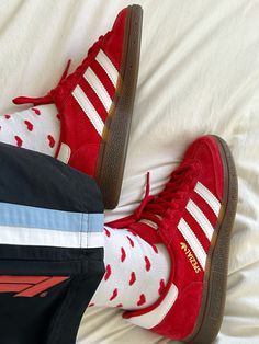 Adidas Samba Aesthetic, Samba Aesthetic, Dr Shoes, Heart Socks, Skandinavian Fashion, Shoe Wishlist, Funky Shoes, Adidas Spezial