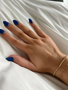 Blue almond shape nails Navy Blue Almond Shaped Nails, Winter Acrylics Almond, Almond Shape Nail Inspo 2024, Cute Blue Hoco Nails, Blue Nails No Design, Winter Nails Acrylic Almond Short, Short Almond Nails Navy Blue, Winter Solid Color Nails, Simple Nail Almond