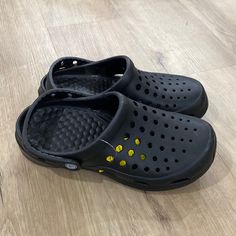 New Women’s Joybees Lizzie Water Clogs Black Non-slip Summer Clogs, Black Closed Toe Clogs For Beach, Black Slip-resistant Clogs For Summer, Black Slip-on Clogs For Beach, Comfortable Black Beach Clogs, Black Casual Waterproof Clogs, Black Waterproof Closed Toe Sandals, Black Non-slip Comfortable Clogs, Comfortable Non-slip Black Clogs