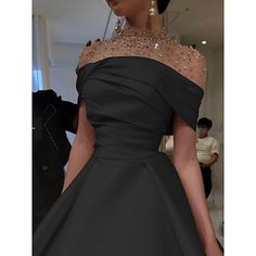 Abendkleid in A-Linie, elegantes Kleid, formelles Weihnachtskleid, bodenlang, kurze Ärmel, Illusionsausschnitt, Satin mit gerüschten Perlen 2023 2023 - € 145.99 Red Green Dress, Gown Elegant, Dresses Formal Elegant, Evening Gowns Elegant, فستان سهرة, Dress Formal, Style Elegant, Elegant Dress, Bride Dress