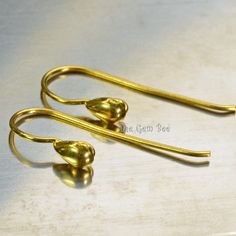 Thank you for coming in! Classic 18K solid gold earwires with fun raindrop ends, pretty and economical 18k gold earwires. The wire measures 0.8mm, 20 gauge. You'll get a pair of earwires per winning! SIZE: 11mmx21mm Weight: 0.65 grams (approx) MATERIAL: 18k Solid gold Gold Minimalist Teardrop Earrings With Lever Back, Adjustable Gold Teardrop Earrings With Ear Wire, Adjustable Gold Teardrop Earrings, Nickel-free Yellow Gold Teardrop Earrings, Yellow Gold Teardrop Earrings With Lever Back, Yellow Gold Teardrop Earrings With French Hook, Yellow Gold Teardrop Earrings, The Wire, Rain Drops