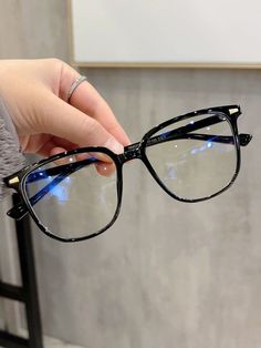 Cute Prescription Glasses, Clear Glasses Frames Women, Glasses Women Fashion Eyeglasses, Glasses Inspo, Glasses For Round Faces, Cute Glasses Frames, Glasses For Face Shape, Classy Glasses, Glasses Frames Trendy