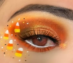 Halloween Color Makeup, Fall Makeup Designs, Spooky Season Makeup Looks, Makeup Fall Looks, Halloween Candy Makeup, Candy Makeup Halloween, Candy Corn Eyeshadow, Candy Corn Eyeliner, Halloween Work Makeup Ideas