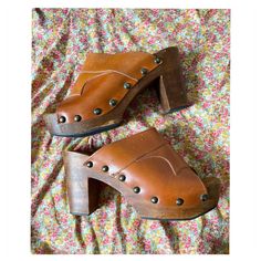 "Amazing wooden clogs from the 70s Made from a camel leather and wooden material UK size: 5 - US: 6,5 EU: 38 Heel height: 9,5 cm - 4,7\"  Material: real leather with wooden soles  In good condition (see last picture for flaw) This item has been washed and steamed so that there are no more unpleasant odors This item is vintage, which means 25 years or older. Small flaws are not uncommon, but we do our best to mention them in the description  Return Policy: Item can be returned if it is in its ori Retro Style Platform Clogs With Round Toe, Retro Platform Clogs With Round Toe, Brown High Heel Platform Clogs, Brown Wooden Platform Clogs, Vintage High Heel Clogs With Leather Sole, Spring Vintage High Heel Clogs, Retro Leather Platform Mules, Wooden Platform Clogs With Round Toe, Retro Mules With Wooden Heel For Spring