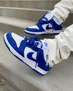 Nike Dunk Kentucky, Royal Blue Nike Shoes, Nike Dunk Low Kentucky, Pretty Sneakers, Nike Shoes Girls, Trendy Shoes Sneakers, Jordan Shoes Retro, Pretty Shoes Sneakers