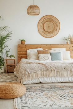 Boho-style bedroom with wooden headboard, woven wall decor, and cozy textiles. Rattan Bedroom Ideas, Boho Beds, Boho Girls Bedroom, Colorful Boho Bedroom, Rattan Bedroom, Boho Style Room, Cozy Eclectic, Boho Bedroom Decor Ideas, Bedroom Furniture Ideas