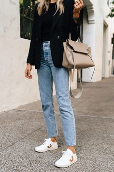 Black Blazer Style, Blazer And Jeans, Blazer Outfits Casual, Weekend Outfits, Business Casual Outfits For Women, Veja Sneakers, Blazer Outfit, Fashion Jackson, Business Casual Outfits For Work