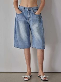 This is a feminine and modern pants by HAINT that is made out of high quality and sturdy material. With distinctive mood of the design and comfortable wear, you can style it for your casual daily outfit.- Medium length and wide silhouette- Leather label point on the back waist- Feminine and modern mood High-waisted Relaxed Fit Cotton Culottes, Casual Wide-leg Culottes With Pockets, Relaxed Fit Wide-leg Bottoms With Pockets, Wide Leg Bottoms With Pockets And Relaxed Fit, Casual High Waist Baggy Culottes, Casual Straight Leg Cotton Culottes, Relaxed Fit Wide Leg Bottoms With Pockets, High Waist Casual Culottes With Relaxed Fit, Casual Culottes With Pockets And Relaxed Fit