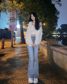 Girl Pfps, Edit Capcut, Girl Birthday Decorations, Celana Jeans, Outfit Streetwear, Ootd Fall, Style Korea, Simple Aesthetic, Asian Outfits