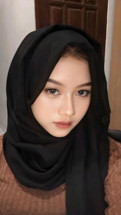 Kiss It Better Rihanna, Tutorial Hijab, Skin Care Tutorial, Muslim Outfits Casual, Best Kisses, Marvel Cosplay, Hijabi Girl, Daily Makeup, Muslim Girls