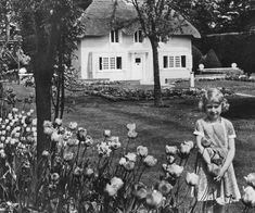 Princess Elizabeth on the grounds of the Royal Lodge in Windsor. Royal Lodge Windsor, Queen's Corgis, Royal Family History, Royal Lodge, Windsor Homes, Classic Pictures, Wendy House