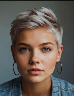 Summer Pixie Hairstyles, Short Wolf Haircut, Pixie Haircut Ideas, Chin Length Haircuts, Shaved Hair Cuts, Wolf Haircut, Funky Short Hair, Hair Adviser, Short Hair Pixie Cuts