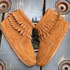 Nwot - Size 6, Never Worn, Super Cute, Super Stylish, And Super Comfy!! Minnetonka Boots, Suede Tassel, Fringe Boots, Leather Moccasins, Clothing Ideas, Moccasins, Double Layer, Kids Shoes, Shoe Boots