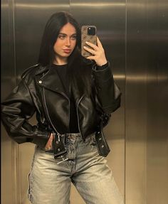 Leather Jacket Outfits Women Casual, Rider Jacket Women Outfit, Leather Jacket Outfits Women Aesthetic, Leather Jacket Outfit Concert, Leather Jackets Aesthetic, Outfits Para Citas Casual, Casual Outfits Leather Jacket, Leather Jacket Aesthetic, Womens Leather Jacket Outfit