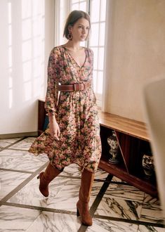 Sezane Lookbook, Milla Dress, Mommy Style, Flower Print Dress, Winter Dresses, Parisian Style, Flower Print, Boho Outfits, Boutique Clothing