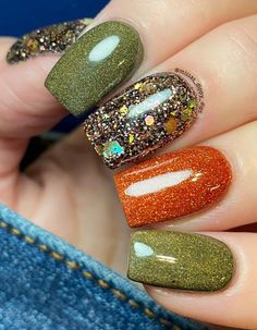 Real Nail Ideas, Rust Nails Design, Fall Themed Nails Autumn, Sparkly Fall Nails, Glitter Fall Nails, Short Fall Nail Designs, Short Fall Nail, Business Competition, Booming Business