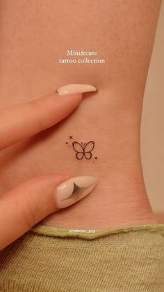 Cute Tattoo Butterfly, Cute Mini Tattoos Ideas, Tattoo Cute Aesthetic, Micro Butterfly Tattoo, Mini Cute Tattoos, Minimal Line Tattoo, Mini Butterfly Tattoo, Small Butterfly Tattoo On Wrist, April Tattoos