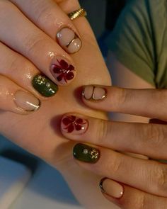 more in telegram Fall Funky Nails, Dark Nail Art Designs, Short Hippie Nails, Golden Nails, Hippie Nails, Pretty Gel Nails, Soft Nails, Minimalist Nails, Nail Art Ideas