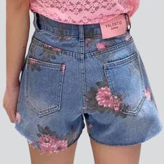 Be the definition of effortless summer glamour with our turn-of-the-century style rose print rhinestone denim shorts from our 2023 Summer Collection! This high-waisted. wide-legged. embellished masterpiece features a unique zipper and button closure. perfect for any modern-forward individual.Distinctive Features: Y2K Style: Capture the essence of 2000s fashion with a couture twist—a perfect combination of classic nostalgia and fresh innovation. High-Waisted: Show off your figure with this flatte Oversized Denim Jacket, Embellished Denim, Jeans For Short Women, Modern Trend, Denim Shorts Women, Street Style Trends, Denim Design, Rose Print, High Waisted Denim