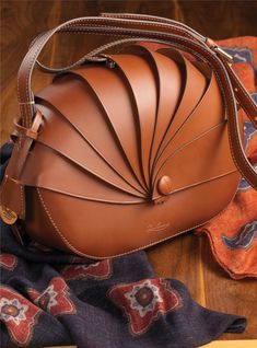 Leather "Seashell" Handbag in Golden Tan - The Ben Silver Collection Luxury Cognac Bags With Hasp Closure, Trending Leather Bags, Leather Products Ideas, Seashell Handbag, Purses Patterns, Ben Silver, Brown Handbags, Italian Leather Handbags, Cap Toe Shoes