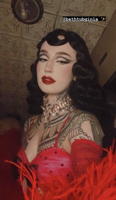 Cabaret Makeup Burlesque, Cabaret Tattoo, Moulin Rouge Makeup, Groovy Goth, Burlesque Halloween Costumes, Cabaret Makeup, Burlesque Hair, Burlesque Makeup, Glamour Ghoul