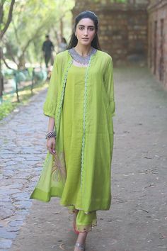 Kurta With Coat Women, Shrug Suit Design, Kurta Styles For Women, Kurta With Jacket Women, Kurta Set With Jacket, Designer Kurta Sets For Women, Stylish Kurta, Indian Ethnic Fashion